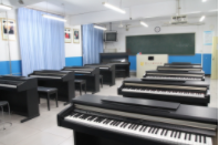 河北外国语学院附属中学电子钢琴实训室