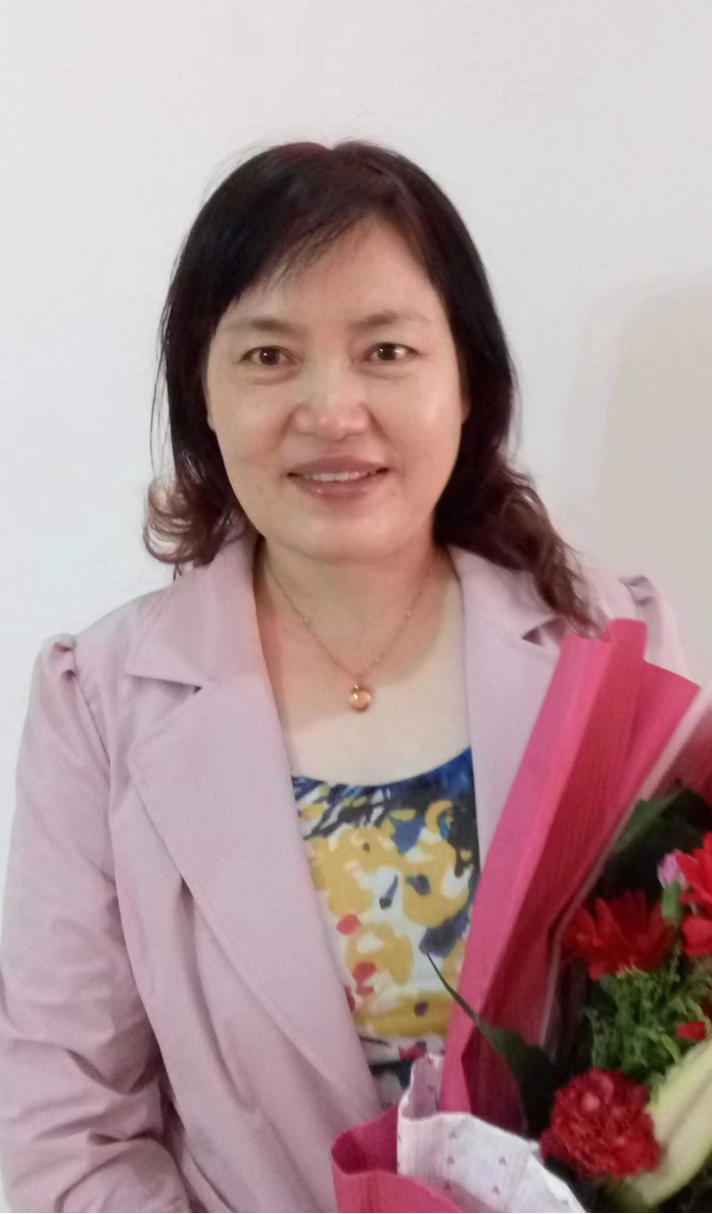 河北外国语学院附属中学地理教师：李红珍